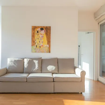 Joivy Welcoming Flats By * Como